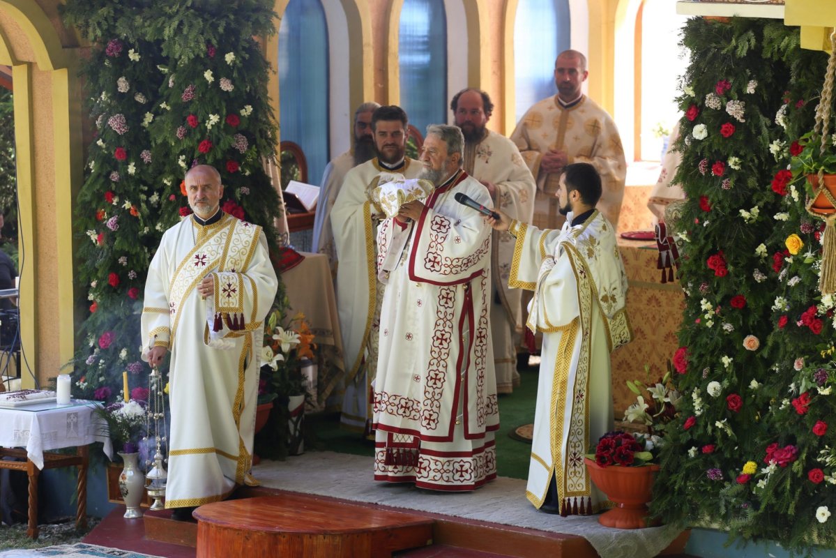 Sărbătoare la Mănăstirea „Sfinţii Apostoli  Petru şi Pavel” din Cârţişoara, judeţul Sibiu 175578