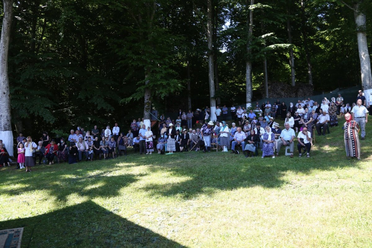 Sărbătoare la Mănăstirea „Sfinţii Apostoli  Petru şi Pavel” din Cârţişoara, judeţul Sibiu 175579