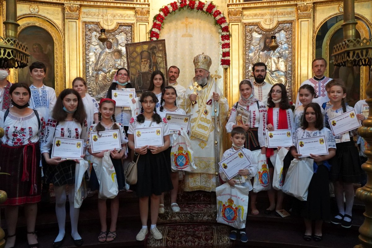 Sfinţii Apostoli Petru şi Pavel cinstiţi în municipiul Brăila 175575