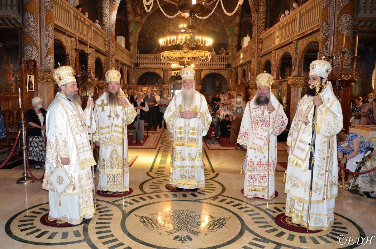 Cinci ierarhi la hramul Catedralei Episcopale din Deva 175648