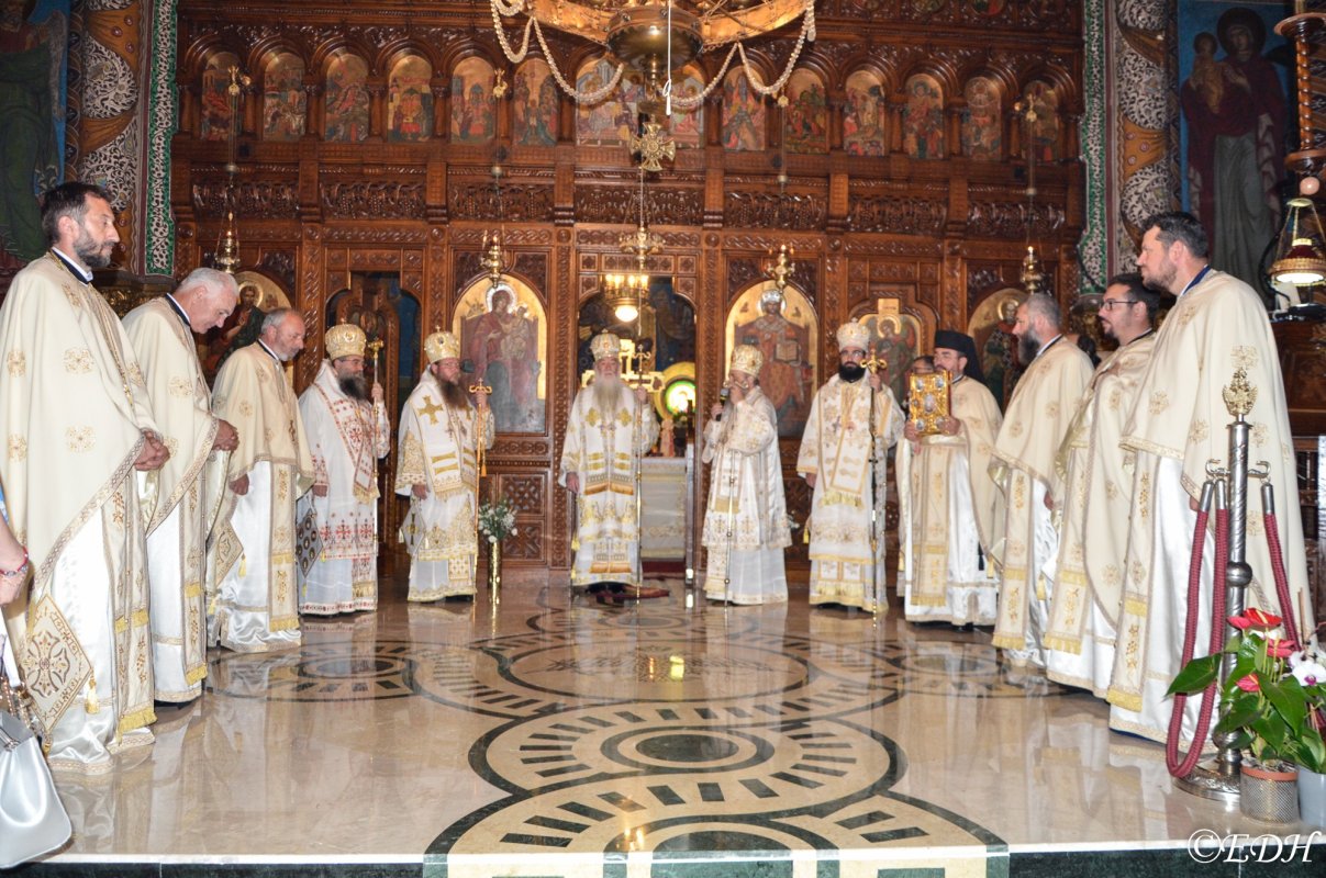 Cinci ierarhi la hramul Catedralei Episcopale din Deva 175649