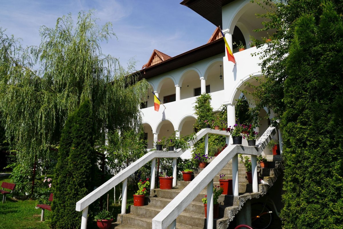 Hramul Mănăstirii Toflea din judeţul Galaţi 175840