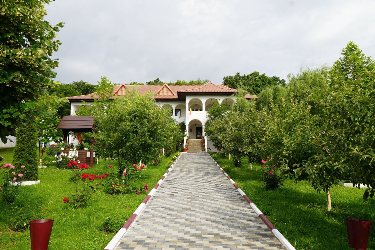 Hramul Mănăstirii Toflea din judeţul Galaţi 175843