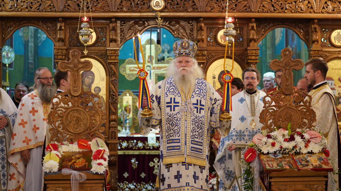 Hramul catedralei din Gura Humorului, sărbătorit prin slujbă arhierească 175945