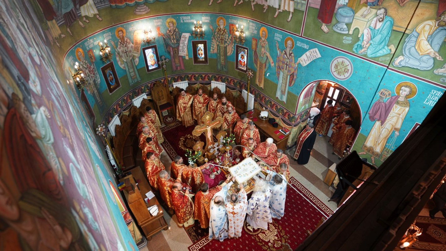 Hramul catedralei din Gura Humorului, sărbătorit prin slujbă arhierească 175947