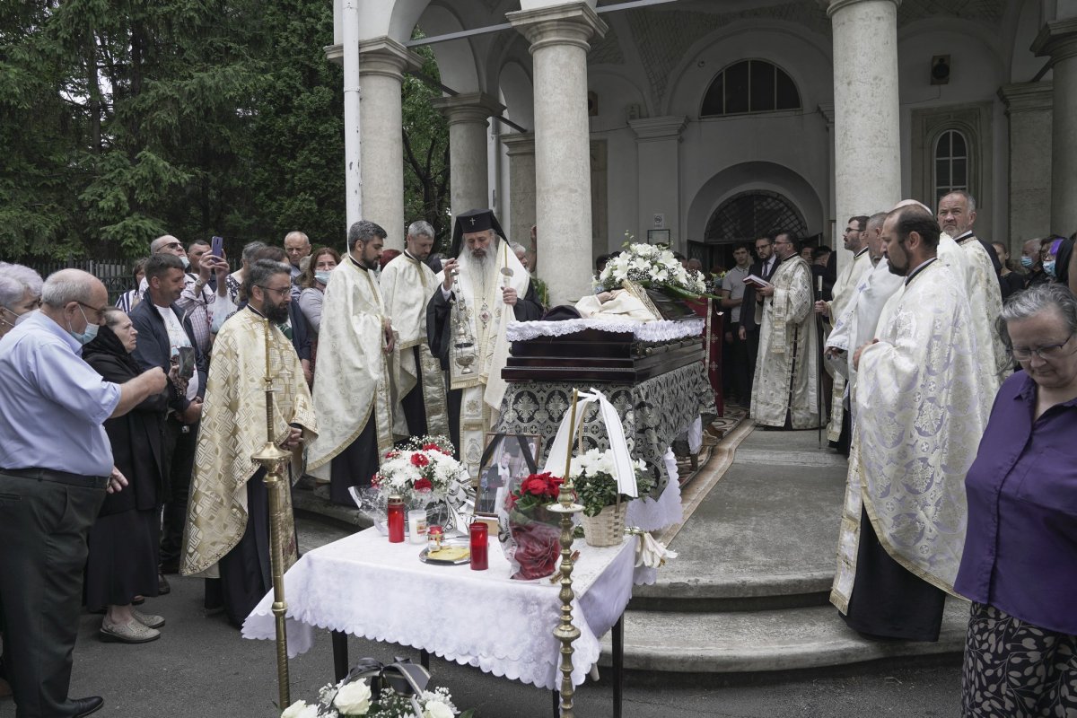 Părintele Dumitru Nechifor a fost condus pe ultimul drum 176066