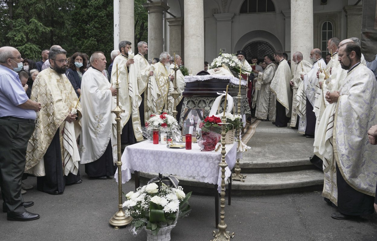 Părintele Dumitru Nechifor a fost condus pe ultimul drum 176068
