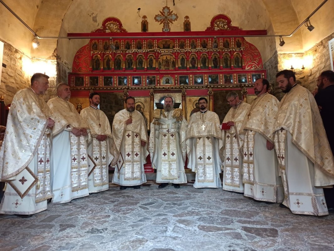 Sfântă Liturghie în paraclisul voievodal, în cadrul „Zilelor Cetății Neamț“ 176081