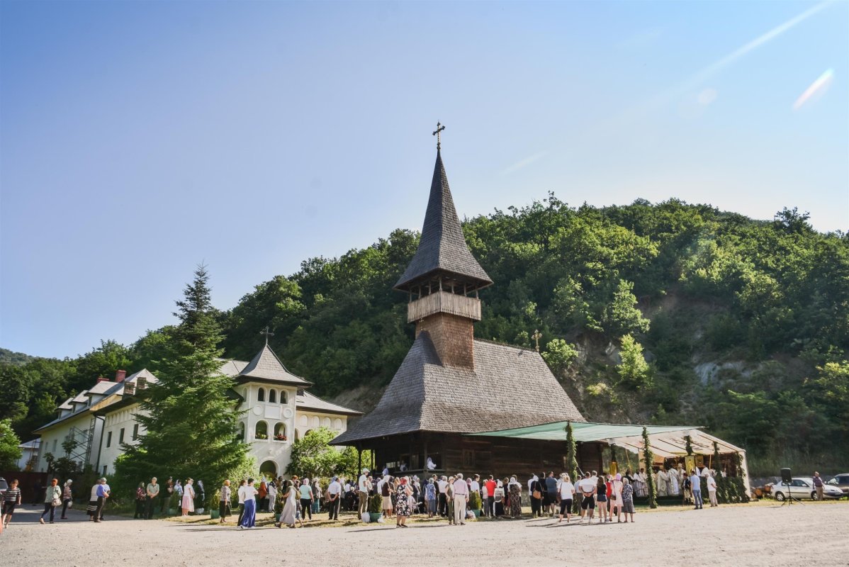 Binecuvântări arhiereşti la Mănăstirea Vodiţa din Mehedinţi 176193