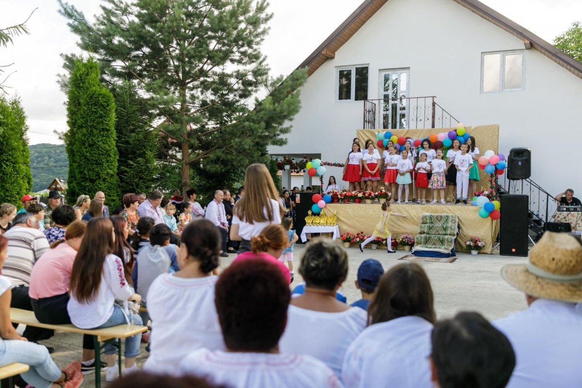 Festivalul-concurs „Poezie în glas de copil” la ediția a 10-a  176124