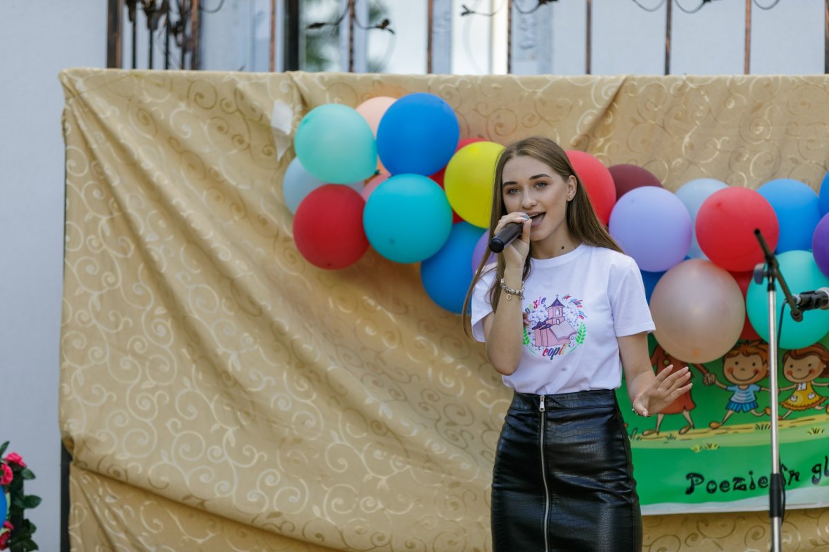 Festivalul-concurs „Poezie în glas de copil” la ediția a 10-a  176127