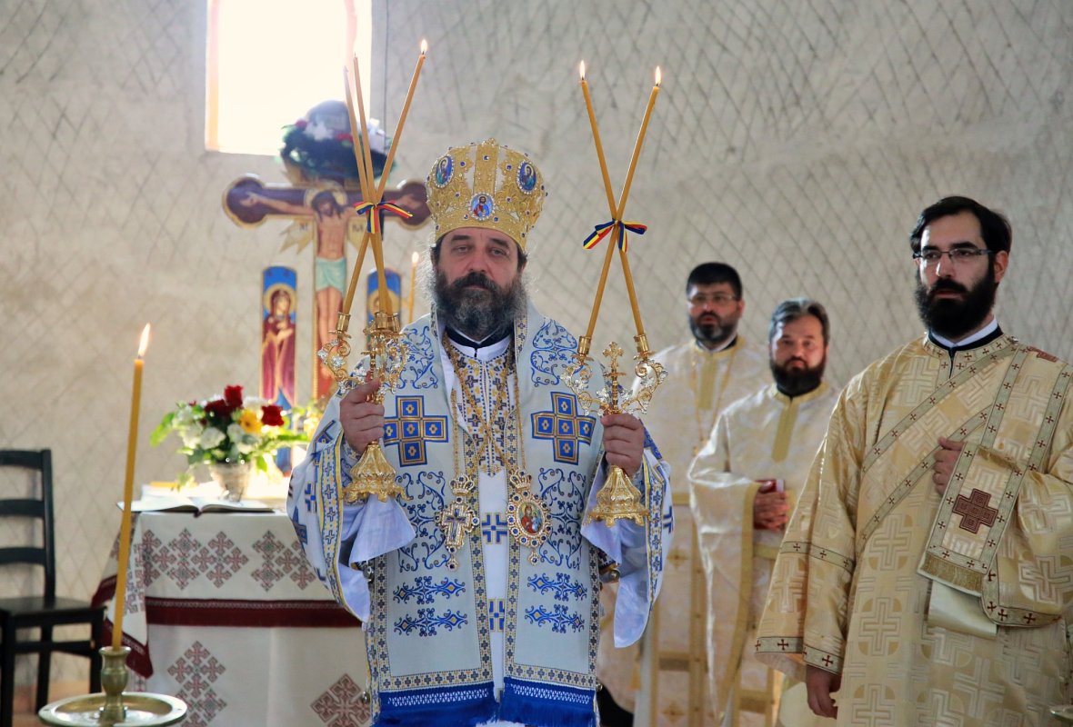 Slujire arhierească în parohia ieşeană Vlădiceni 176652