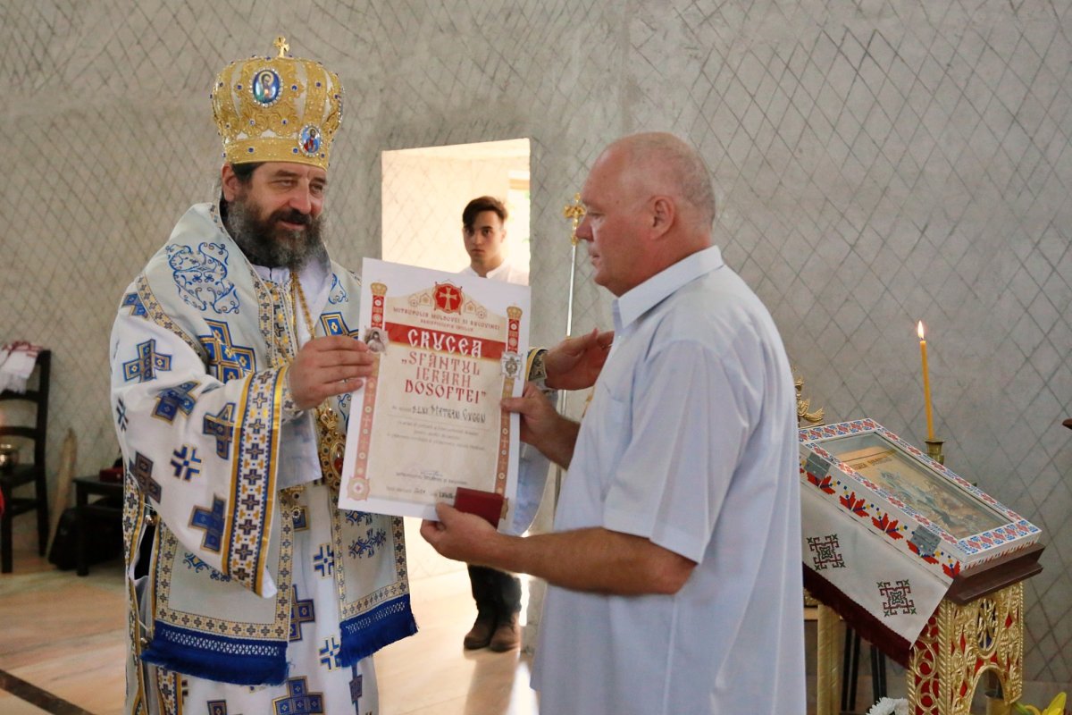 Slujire arhierească în parohia ieşeană Vlădiceni 176658