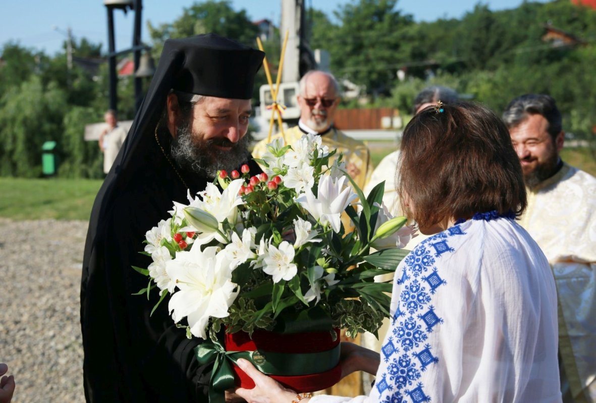 Slujire arhierească în parohia ieşeană Vlădiceni 176662