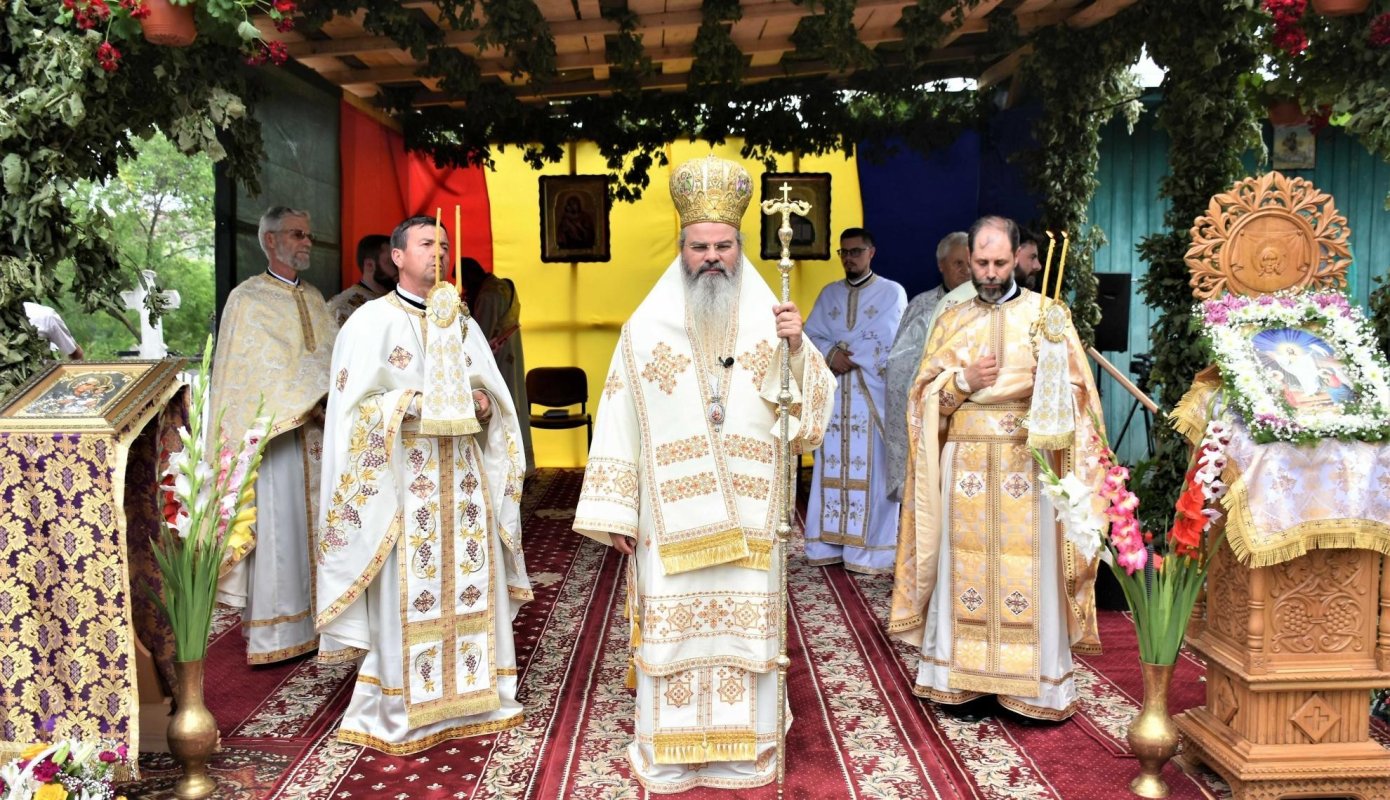 Hirotonie și instalare de preot paroh în Episcopia Hușilor 176780