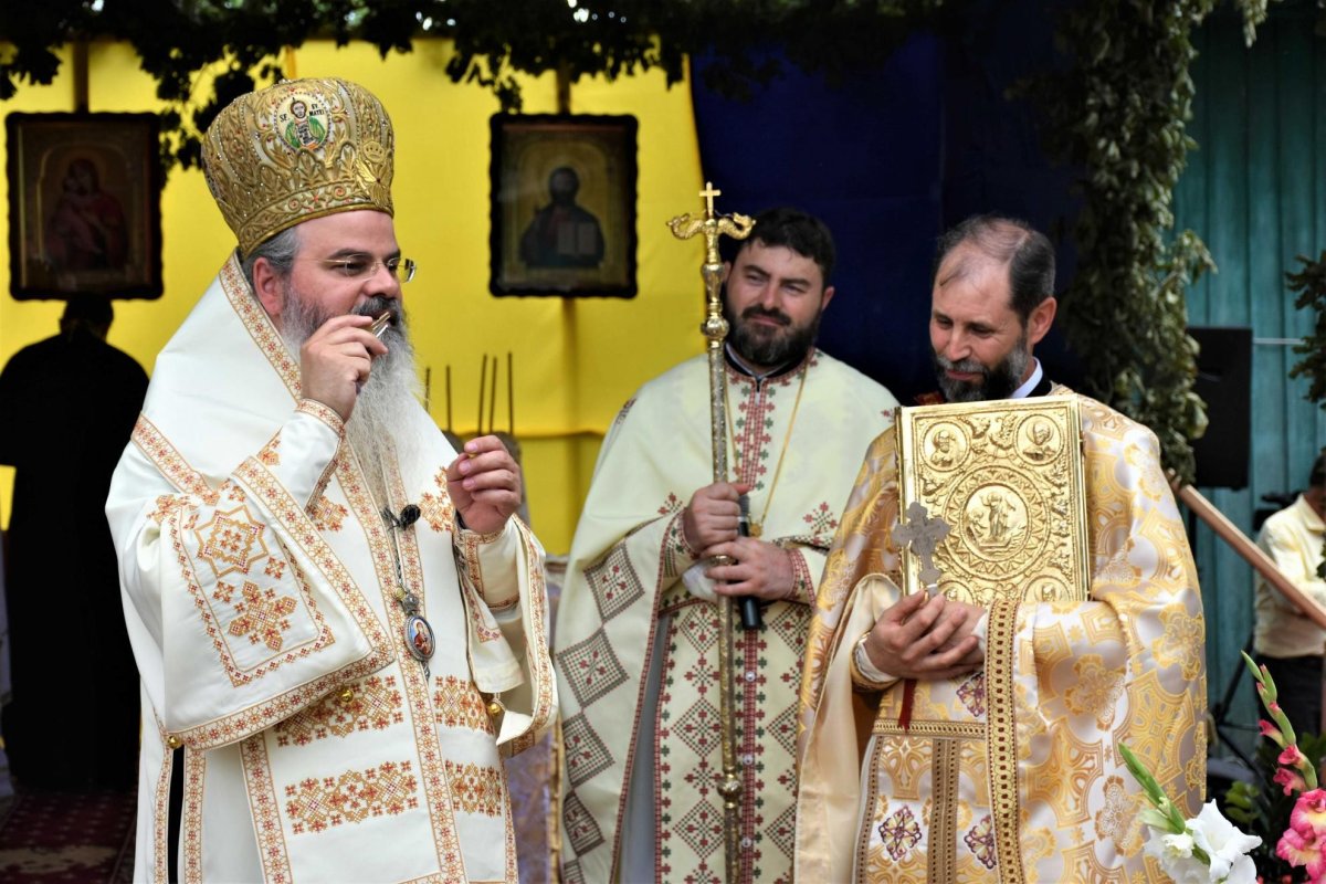Hirotonie și instalare de preot paroh în Episcopia Hușilor 176781