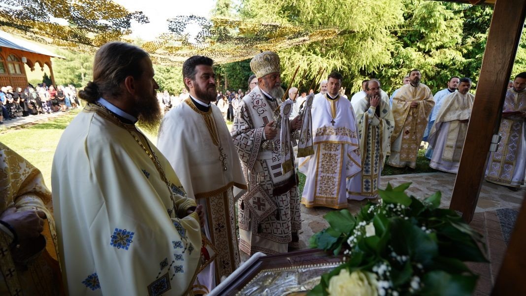 Slujire arhierească  la mănăstirea de la Măgura-Jina 176932
