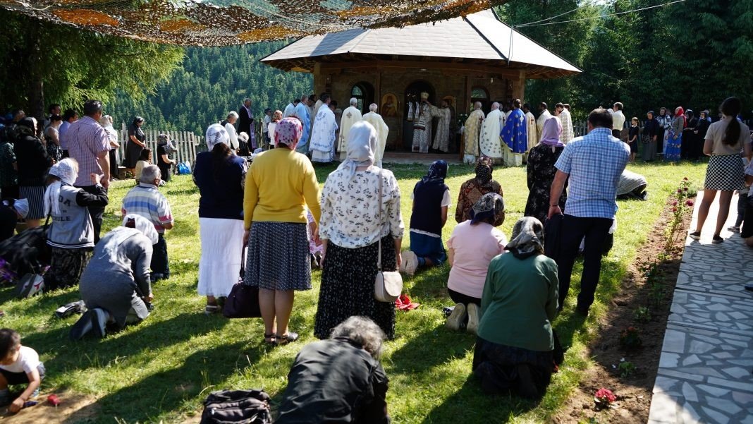 Slujire arhierească  la mănăstirea de la Măgura-Jina 176933