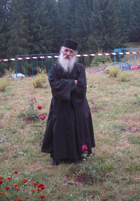 A trecut la Domnul părintele Gherasim de la Mănăstirea Sihăstria 177120