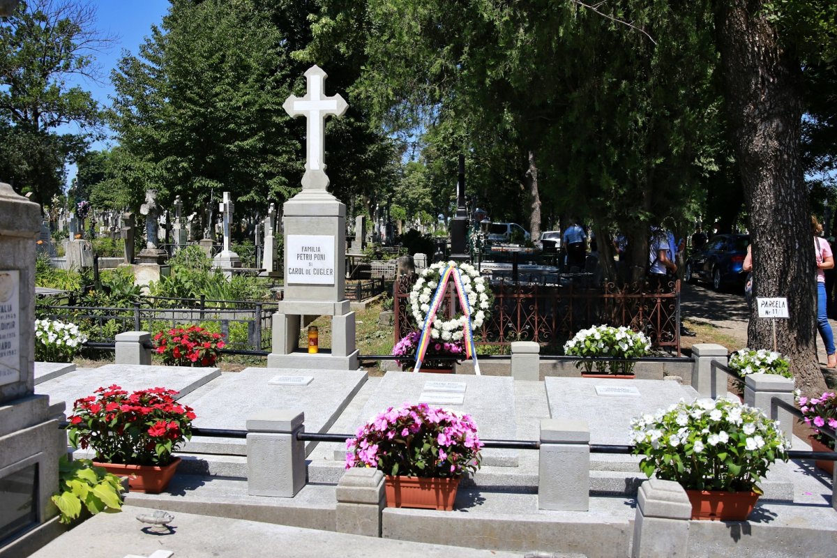 A fost sfințit mormântul profesorului Petru Poni de la Cimitirul „Eternitatea” 177292