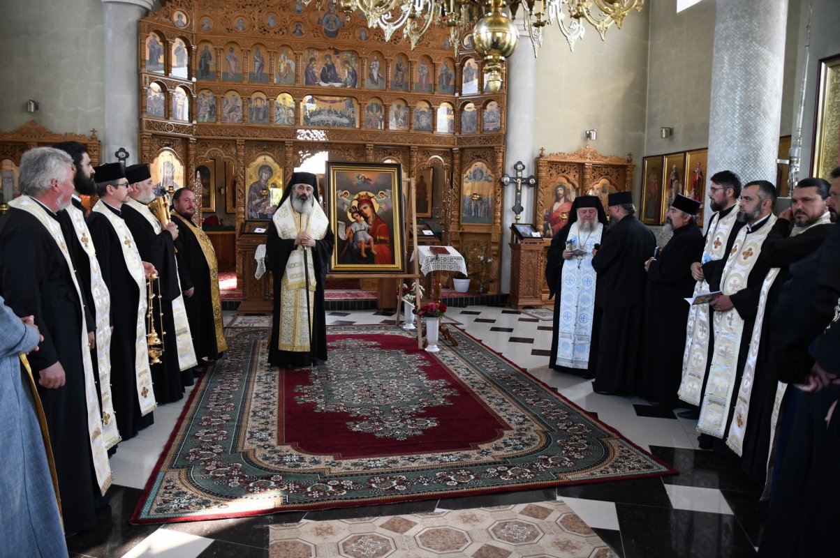 O copie a icoanei Maicii Domnului de la Mănăstirea Hadâmbu a fost oferită Mănăstirii Chirilovca 177164