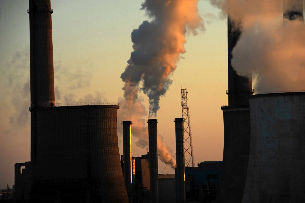 România trebuie să reducă emisiile poluante cu 12,7% 177329