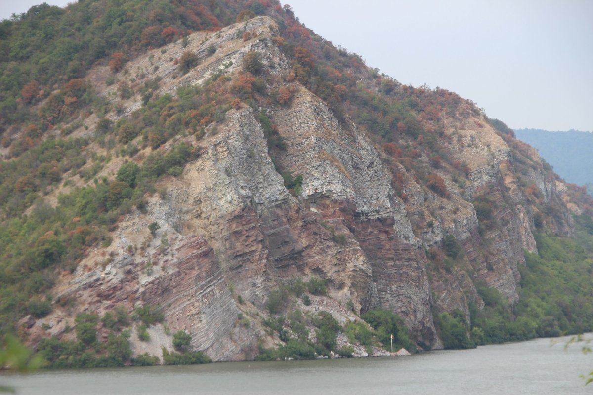 O viaţă de cercetare în slujba studierii Pământului 177024