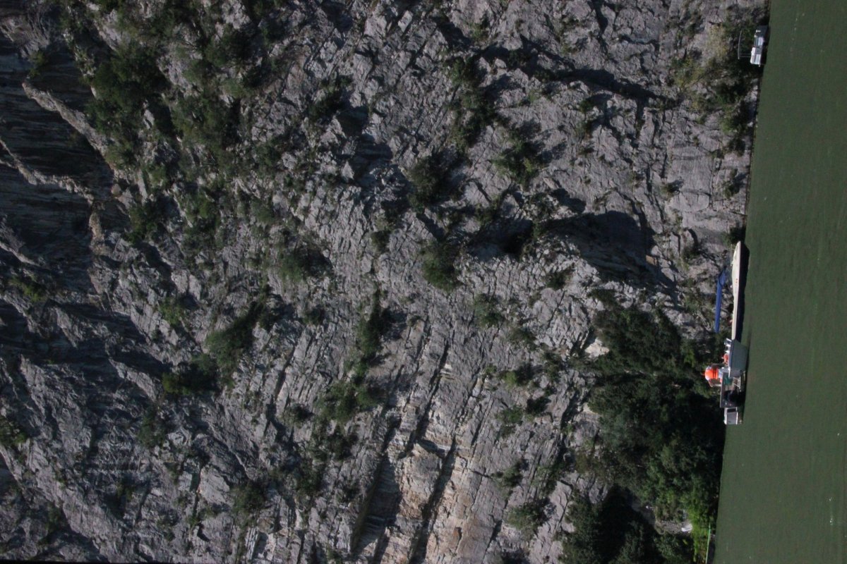 O viaţă de cercetare în slujba studierii Pământului 177029