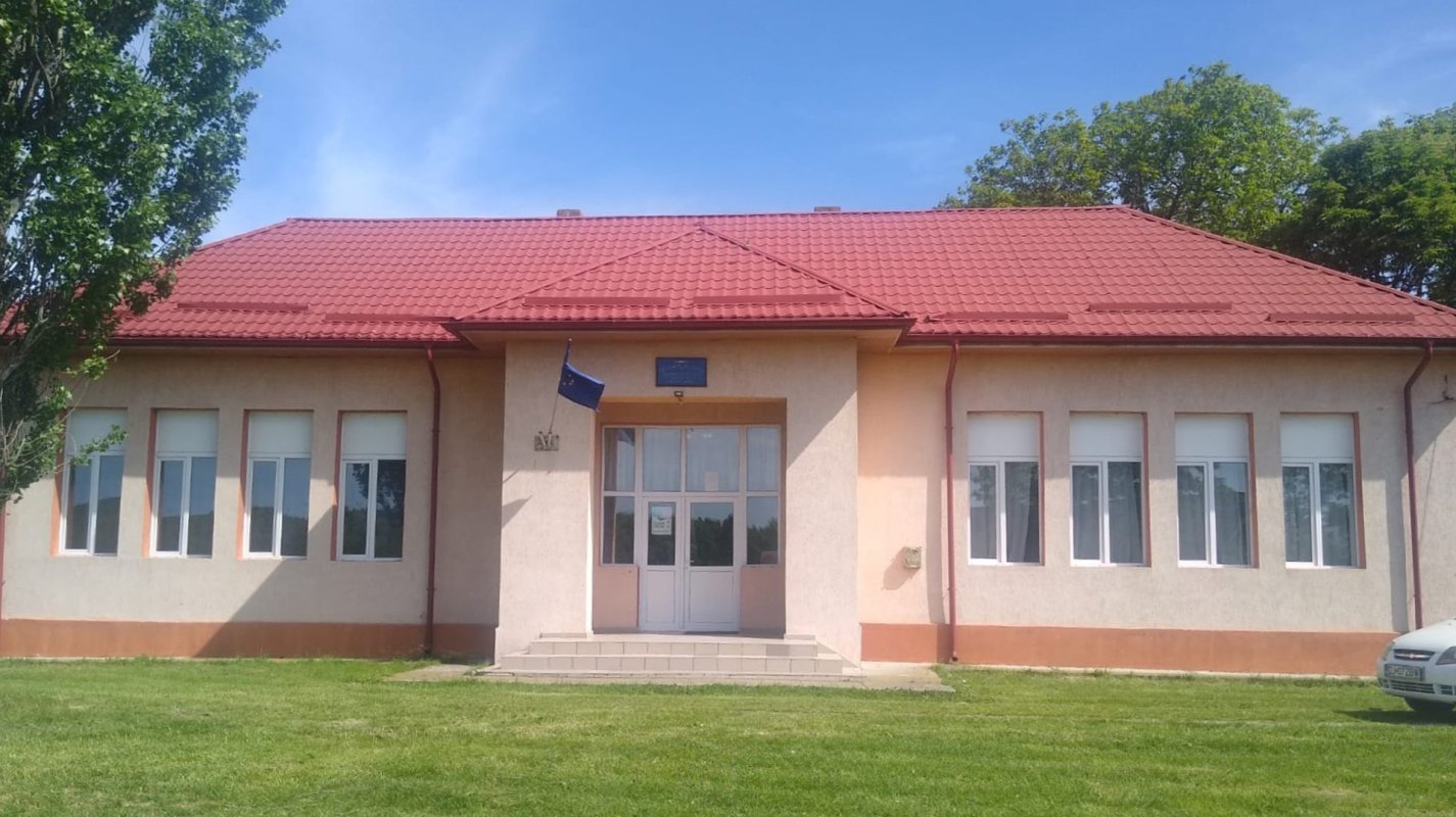 Preoţii şi cântăreții bisericeşti, primii dascăli pentru copiii din Mischii 176919