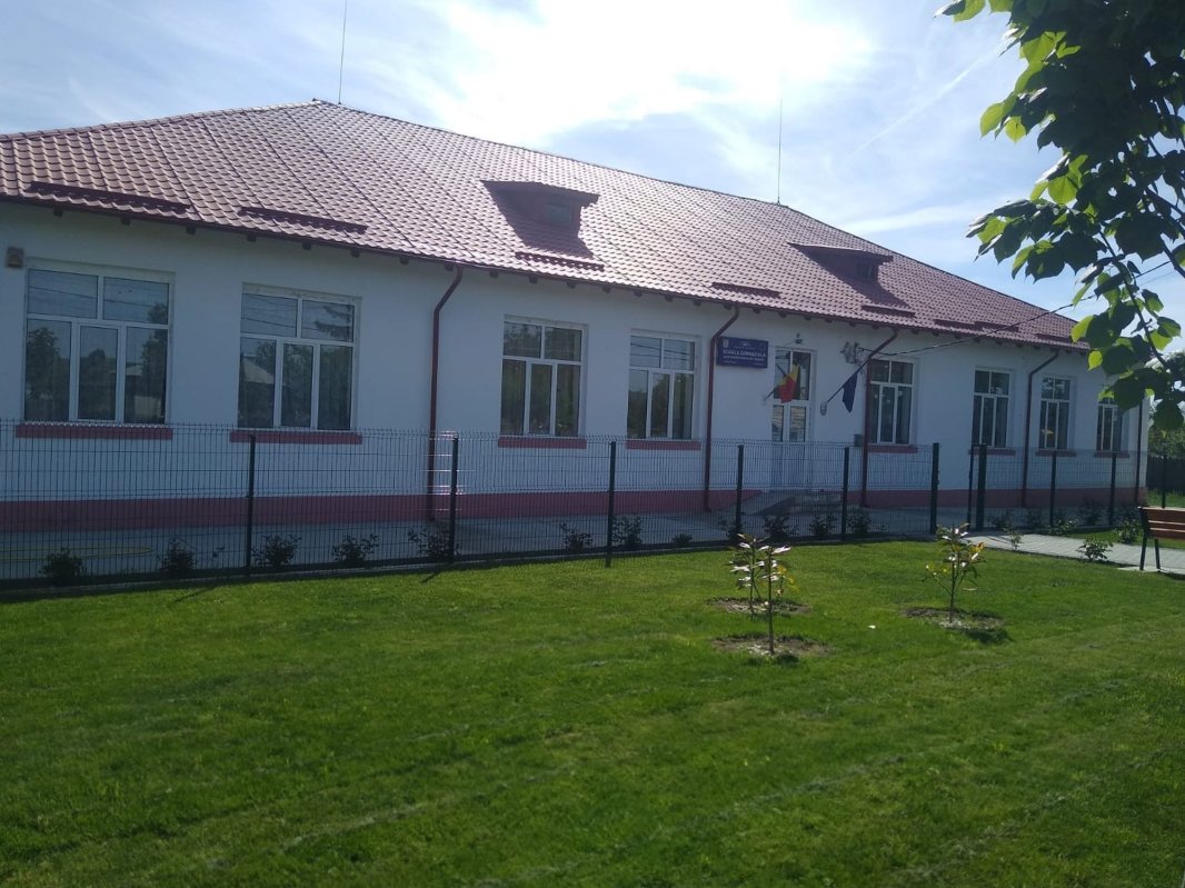 Preoţii şi cântăreții bisericeşti, primii dascăli pentru copiii din Mischii 176920