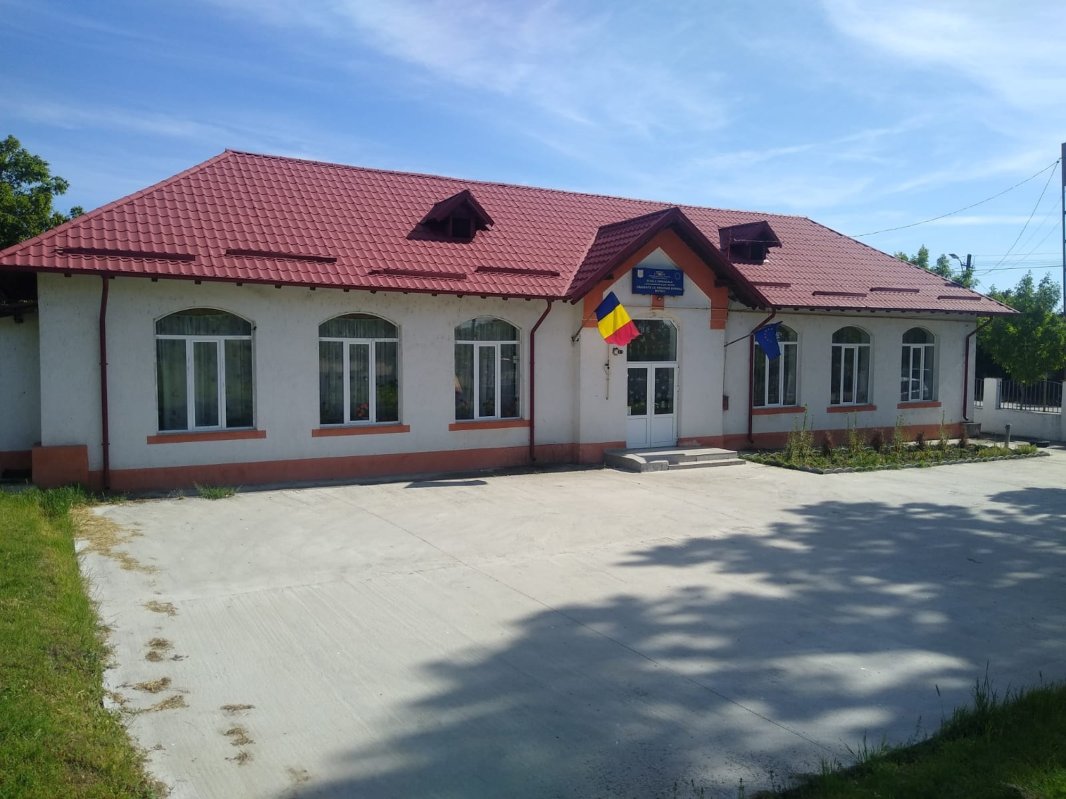 Preoţii şi cântăreții bisericeşti, primii dascăli pentru copiii din Mischii 176921