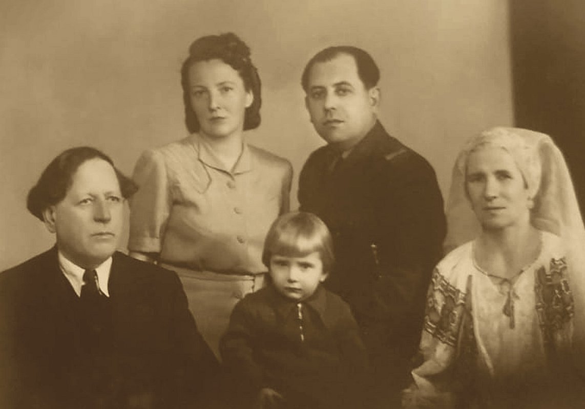 Preoţii şi cântăreții bisericeşti, primii dascăli pentru copiii din Mischii 176926