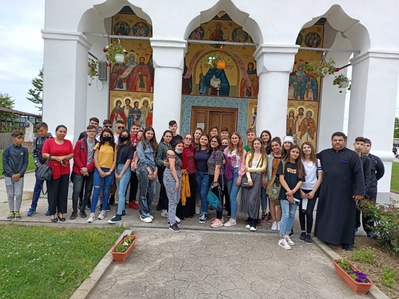 Proiectul catehetic „Împreună pentru școală” în parohiile Arhiepiscopiei Craiovei 177405