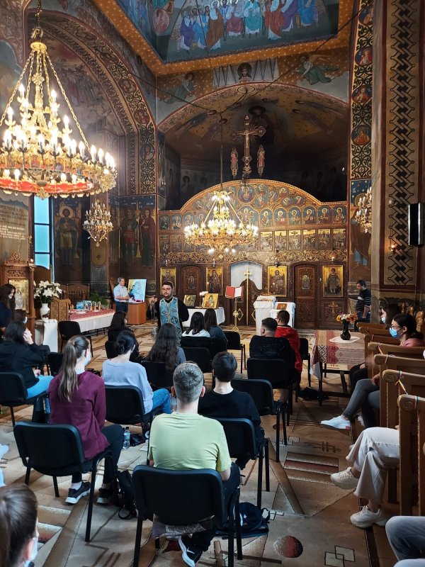 Proiectul catehetic „Împreună pentru școală” în parohiile Arhiepiscopiei Craiovei 177407