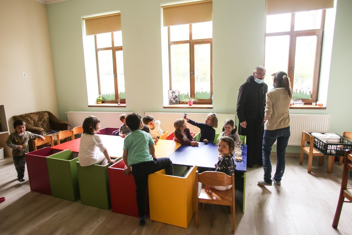 Şcoala „Andreiana”, locul unde educaţia se face în tinda bisericii 177365