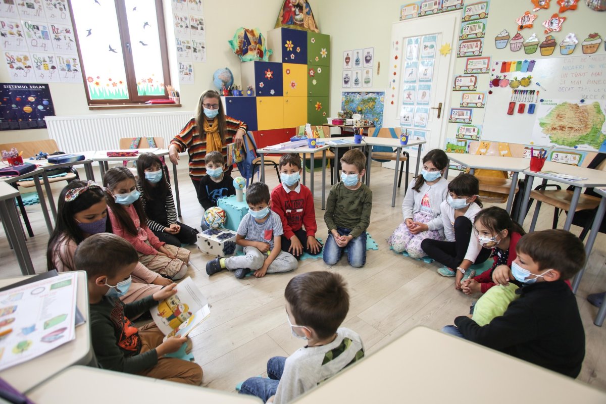 Şcoala „Andreiana”, locul unde educaţia se face în tinda bisericii 177371