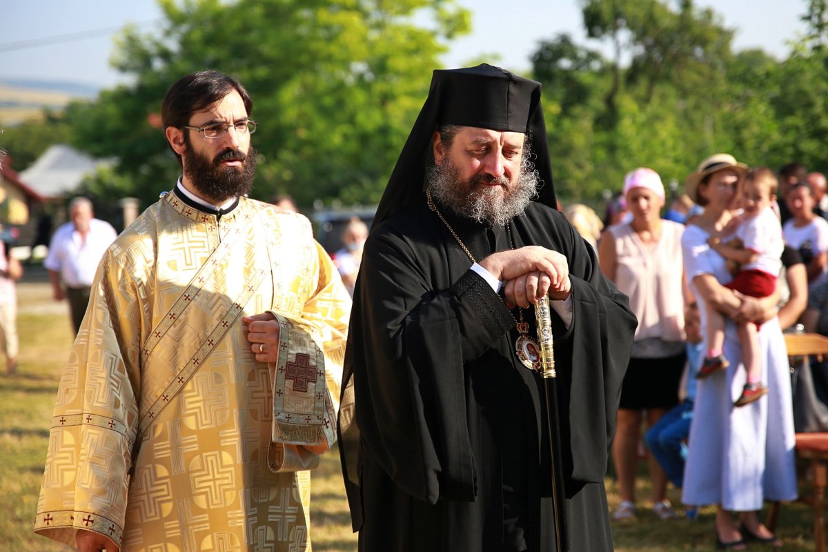 Slujire arhierească în parohia vasluiană Sasova 177413