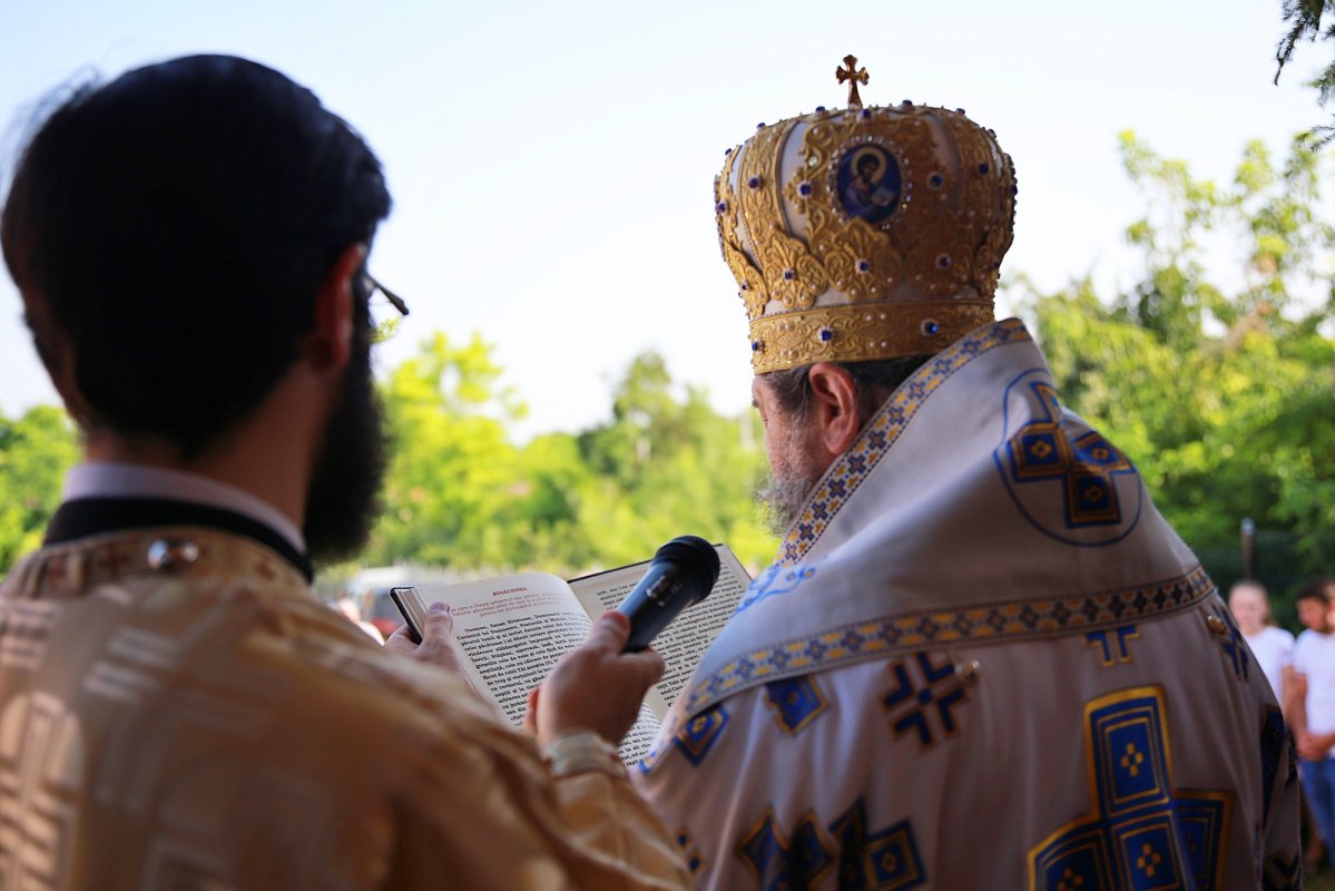 Slujire arhierească în parohia vasluiană Sasova 177415