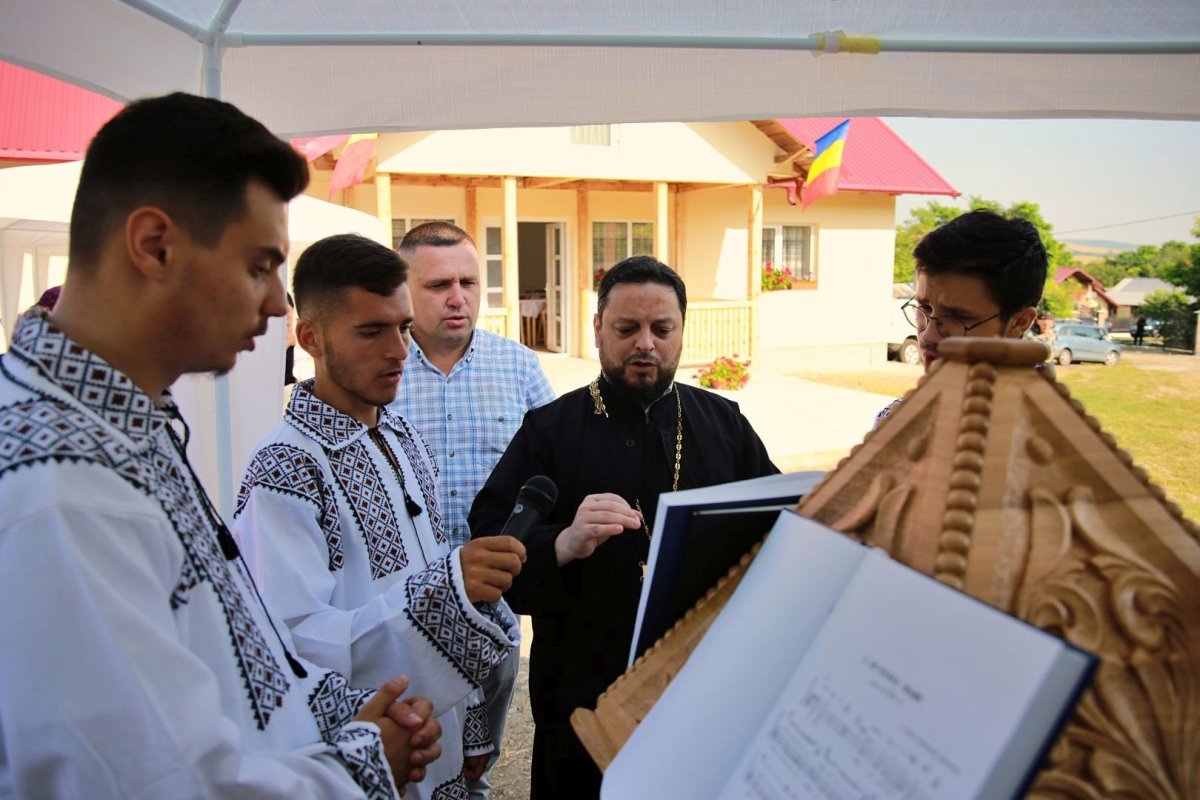 Slujire arhierească în parohia vasluiană Sasova 177416