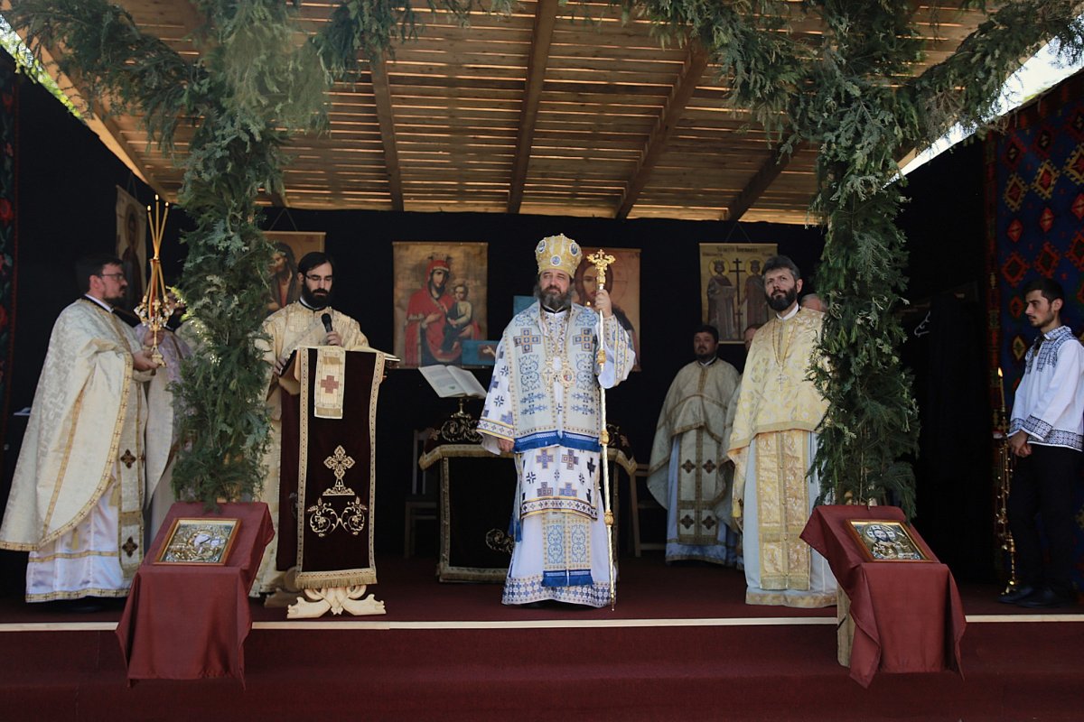 Slujire arhierească în parohia vasluiană Sasova 177418