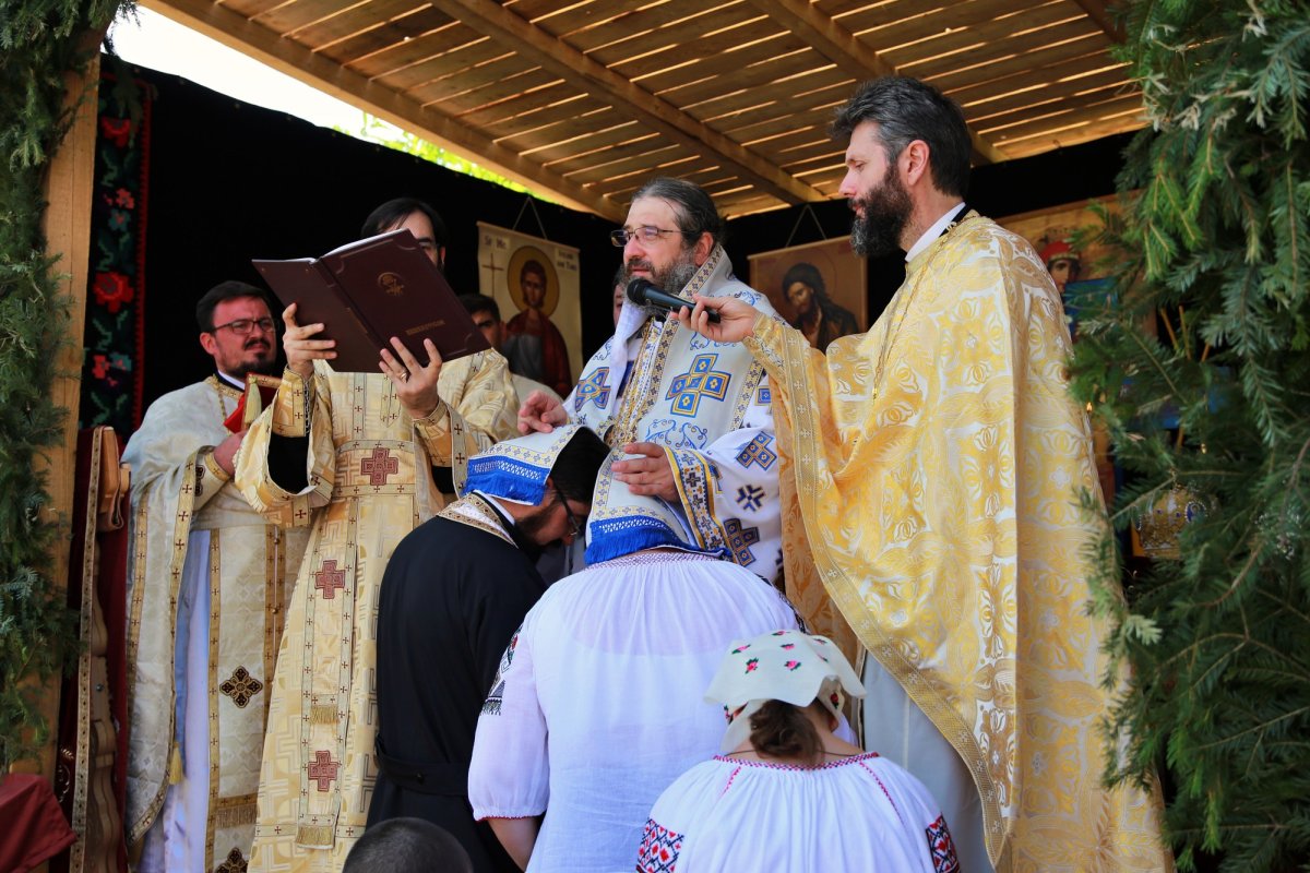 Slujire arhierească în parohia vasluiană Sasova 177421