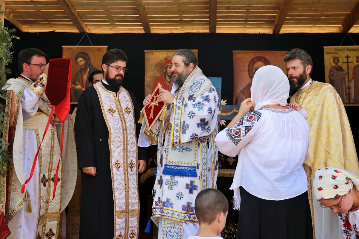 Slujire arhierească în parohia vasluiană Sasova 177422