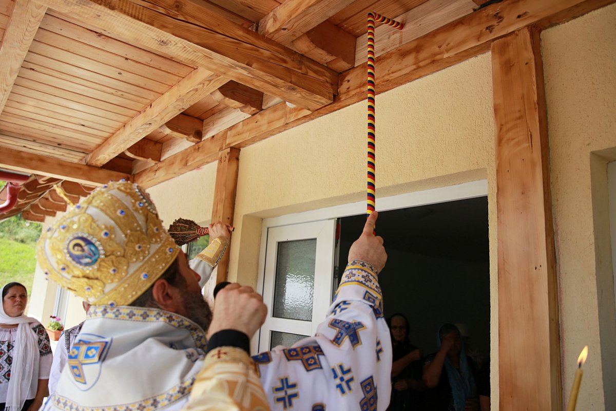 Slujire arhierească în parohia vasluiană Sasova 177425