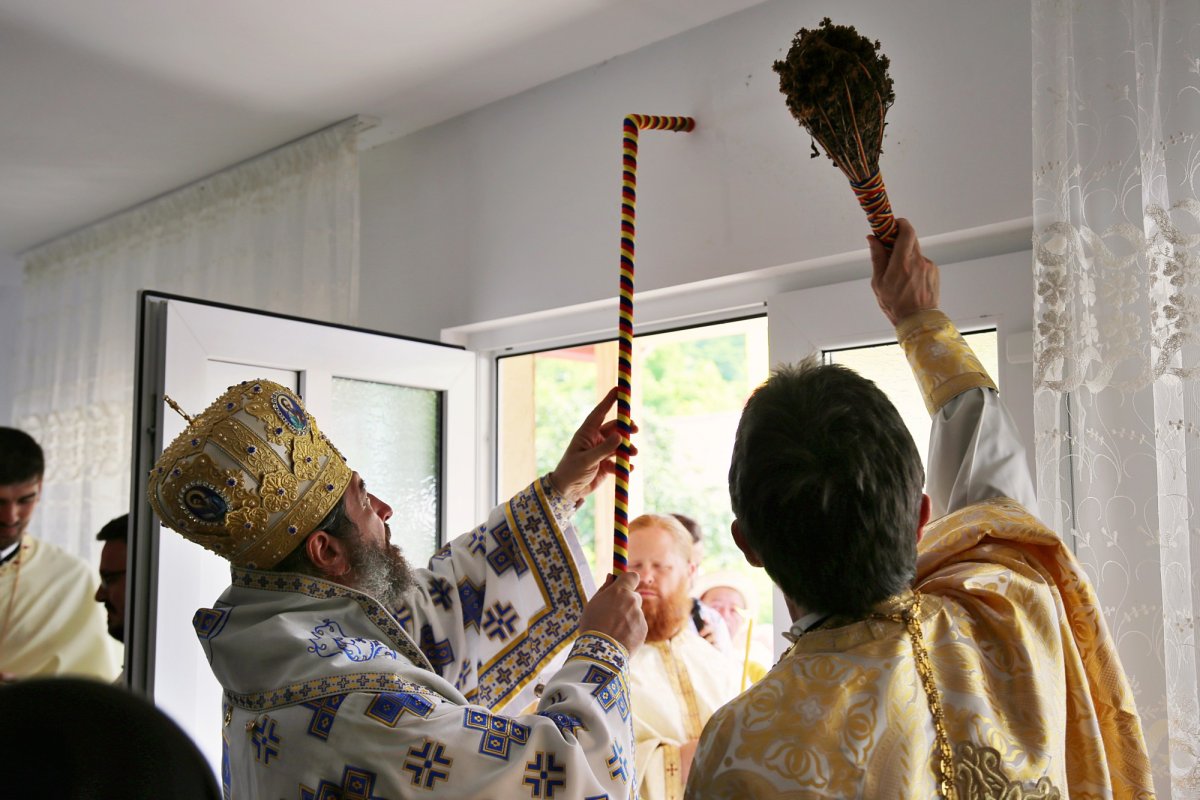 Slujire arhierească în parohia vasluiană Sasova 177426