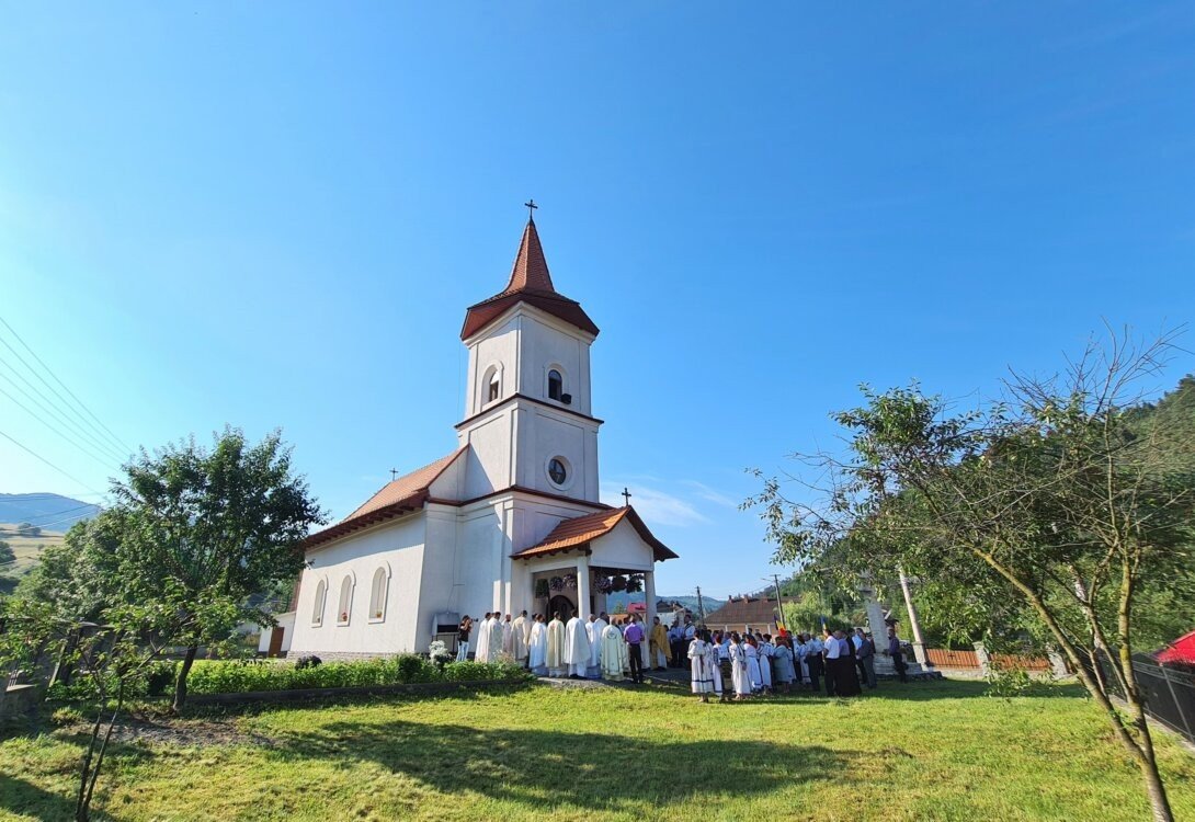 Biserica din localitatea clujeană Săcuieu a fost resfinţită 177508