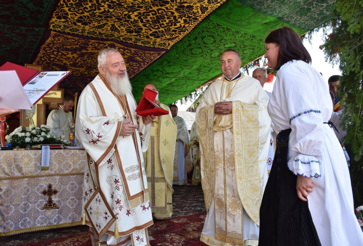 Biserica din localitatea clujeană Săcuieu a fost resfinţită 177513