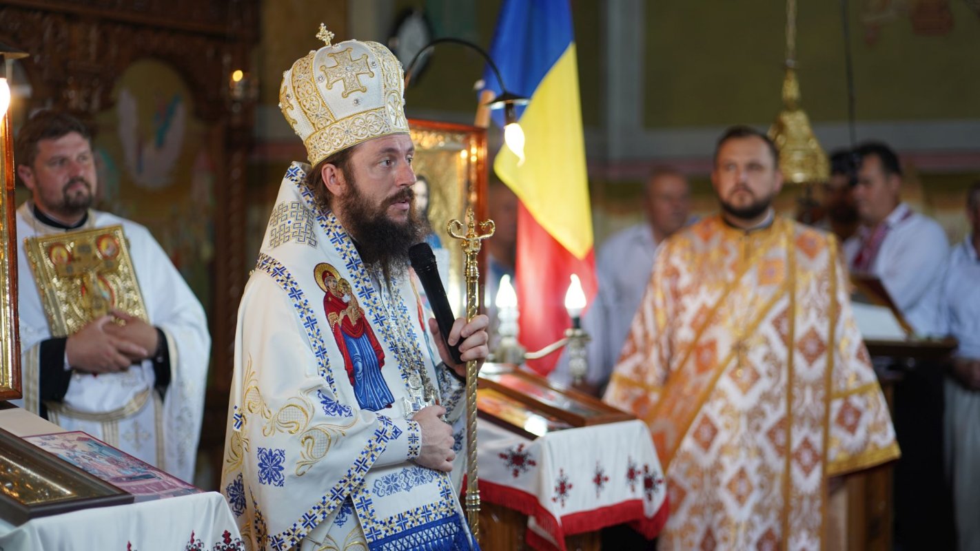 Preasfințitul Părinte Damaschin Dorneanul a slujit în satul natal 177494