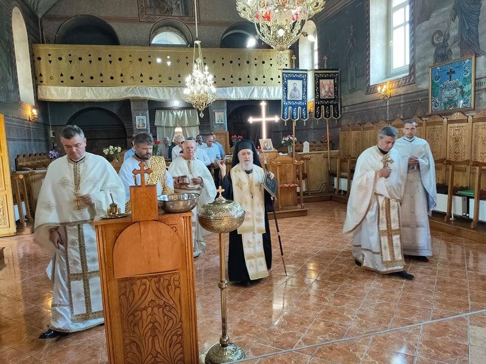 Slujiri şi binecuvântări arhiereşti în Arhiepiscopia Aradului 177516