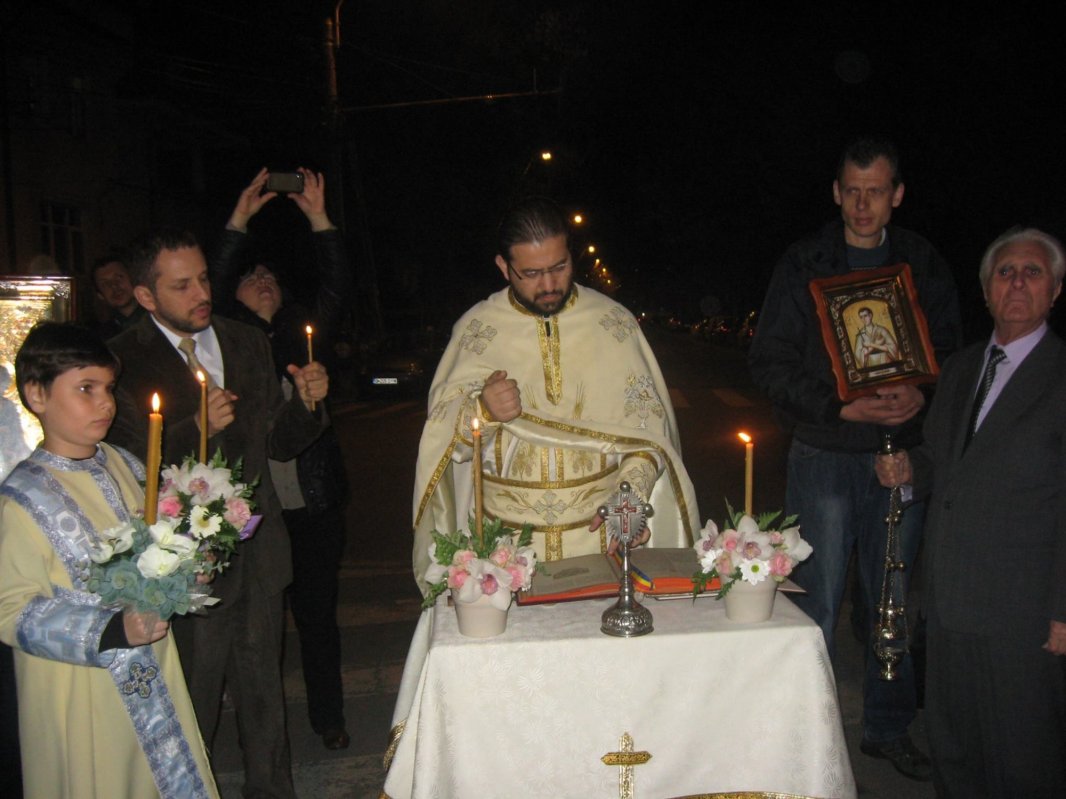 „Te obişnuieşti să te hrăneşti cu zâmbetele celor din jur” 177537