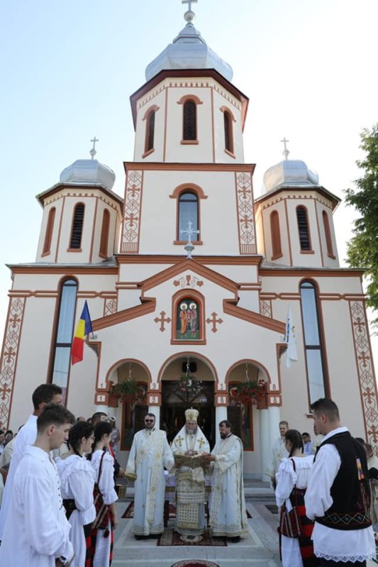 Biserica parohială din localitatea maramureşeană Colţirea a fost târnosită  177684
